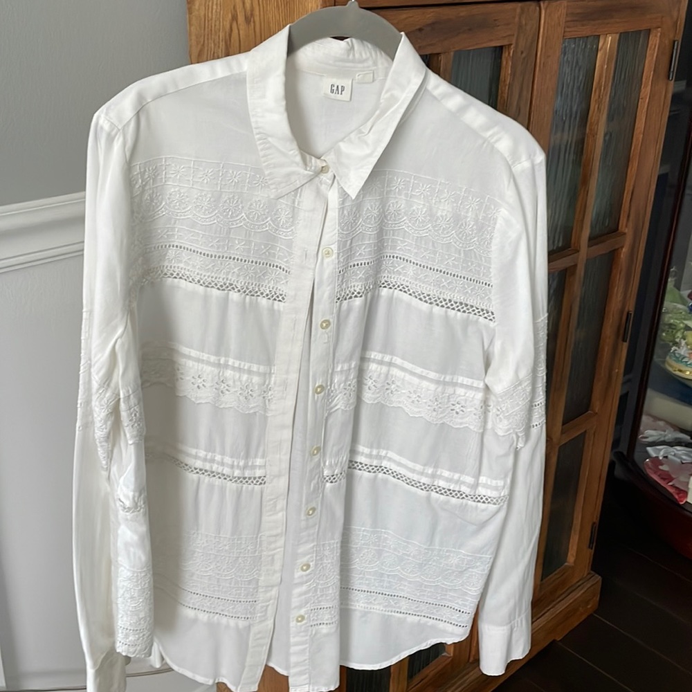 Gap white button down